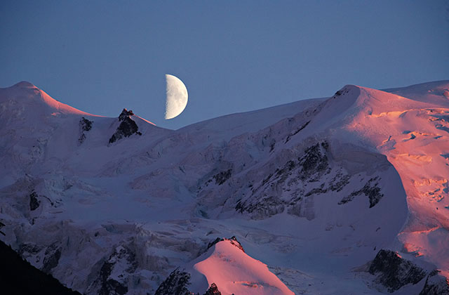 Moonrise on the col du dome