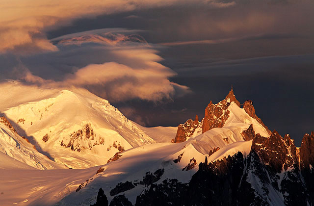 L'aiguille du Midi et le Mont-blanc du Tacul