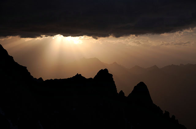 Aube sur les aretes d'Entreve