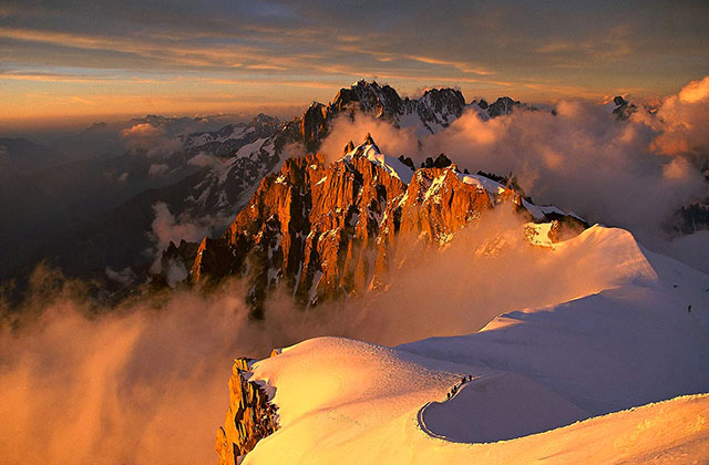 Climbers on the Midi-Plan ridge