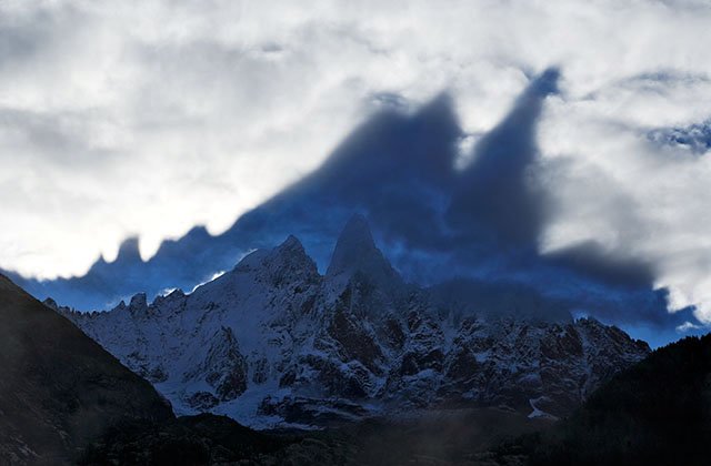 L'aiguille Verte et son ombre...