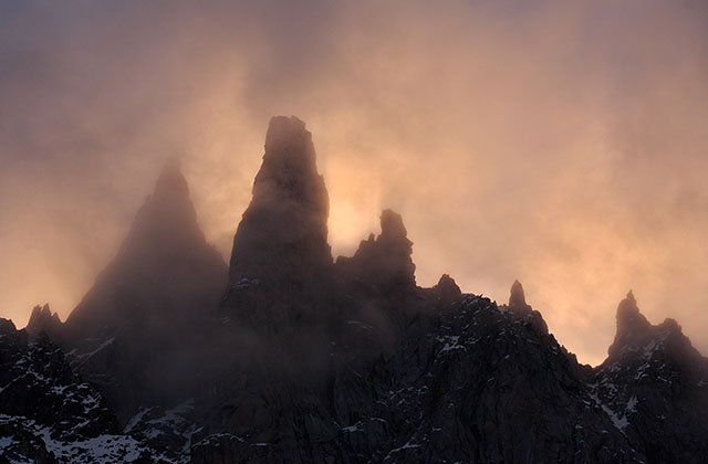 Aube sulfureuse sur Ravanel et Mummery