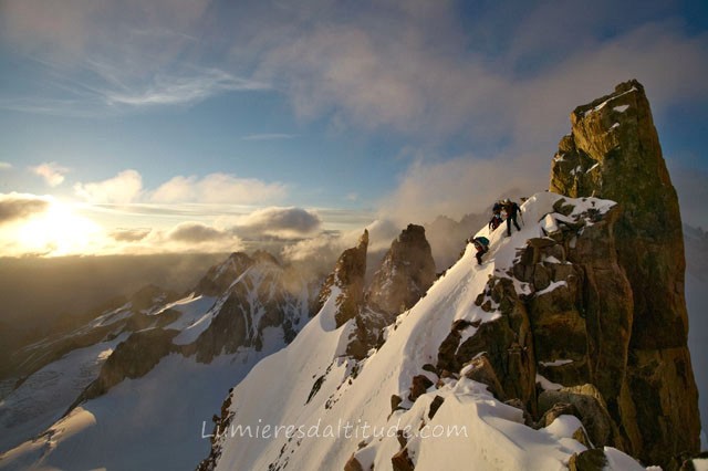 ALPINISTS CLIMBING THE AIGUILLE D'ARGENTIERE, MASSIF DU MONT-BLANC, HAUTE-SAVOIE, FRANCE