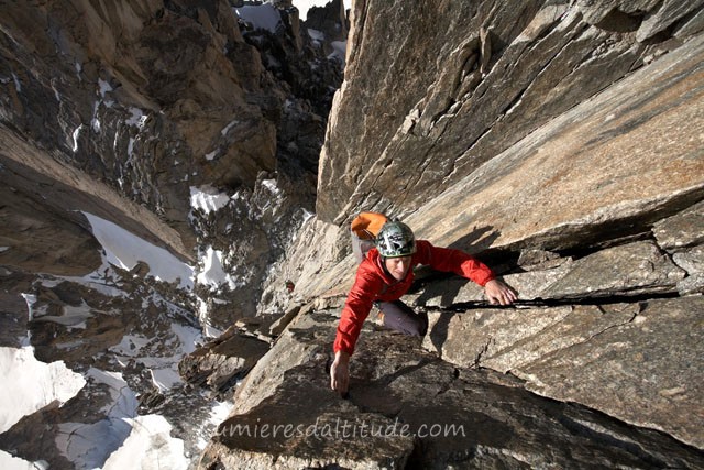 CLIMBING THE AIGUILLES DU DIABLE, MASSIF DU MONT-BLANC, HAUTE-SAVOIE, FRANCE