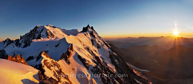 MASSIF DU MONT-BLANC ET L'AIGUILLE DU MIDI AT SUNRISE, HAUTE SAVOIE, FRANCE