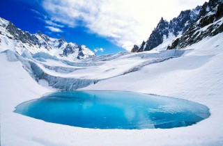 LACS GLACIAIRES SUR LA MER DE GLACE