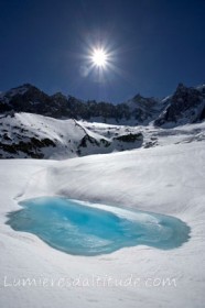 LACS GLACIAIRES SUR LA MER DE GLACE