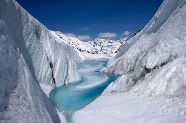 LACS GLACIAIRES SUR LA MER DE GLACE