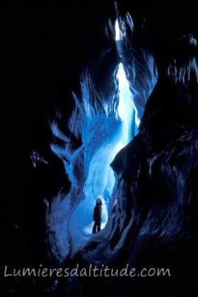 DANS LE MOULIN DE LA MER DE GLACE, CHAMONIX, FRANCE