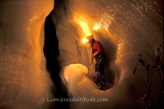 DANS LE MOULIN DE LA MER DE GLACE, CHAMONIX, FRANCE