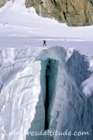 CREVASSE SUR LE GLACIER DU GEANT, CHAMONIX