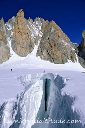 CREVASSE SUR LE GLACIER DU GEANT, CHAMONIX