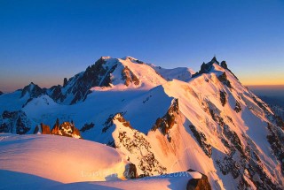  MASSIF DU MONT-BLANC ET L'AIGUILLE DU MIDI AT SUNRISE, HAUTE SAVOIE, FRANCE