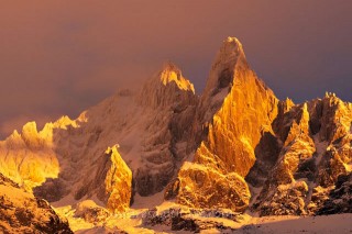 SUNRISE ON AIGUILLE DU DRU, MASSIF DU MONT-BLANC, HAUTE SAVOIE, FRANCE