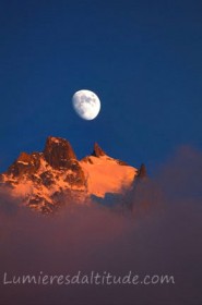 MOONSET ON THE AIGUILLE DU PLAN, MASSIF DU MONT-BLANC, HAUTE SAVOIE, FRANCE