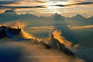 SUNSET ON THE GENDARMES DE L'AIGUILLE DU PLAN, MASSIF DU MONT-BLANC, HAUTE SAVOIE, FRANCE