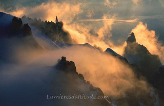 SUNSET ON THE GENDARMES DE L'AIGUILLE DU PLAN, MASSIF DU MONT-BLANC, HAUTE SAVOIE, FRANCE