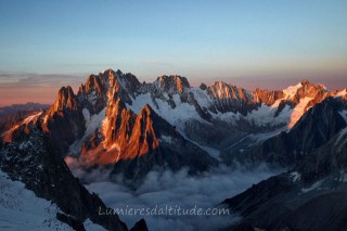 SUNRISE ON THE AIGUILLE VERTE, MASSIF DU MONT-BLANC, HAUTE SAVOIE, FRANCE