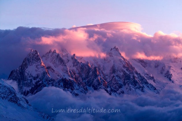 SUNRISE ON THE AIGUILLES DE CHAMONIX, MASSIF DU MONT-BLANC, HAUTE SAVOIE, FRANCE