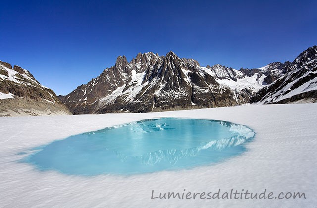 Lac glaciaire sur la Vallee Blanche, Chamonix