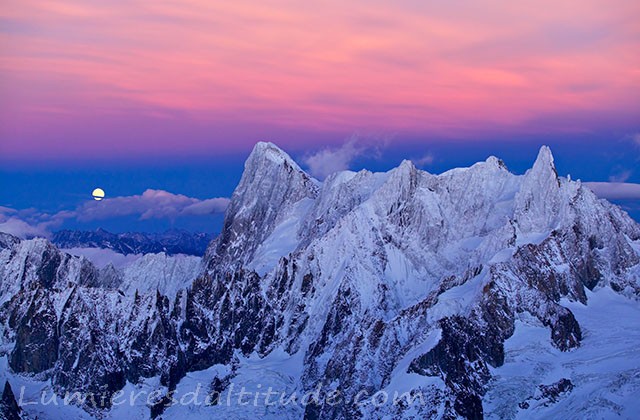 Lever de lune sur les Grandes Jorasses