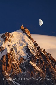 Lever de lune sur l'aiguille du Midi, Chamonix