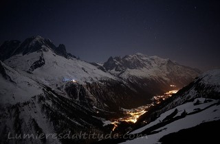 La vallee de Chamonix de nuit
