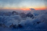 Les aiguilles de Chamonix et les Periades au crepuscule