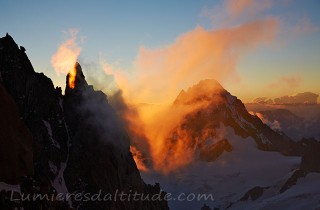 Lever de soleil sur le Clocher du Tacul et les Grandes Jorasses