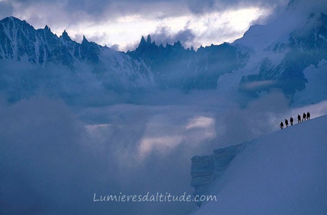 CORDEES SUR L ARETE MIDI-PLAN, MASSIF DU MONT-BLANC, CHAMONIX, HAUTE-SAVOIE, FRANCE