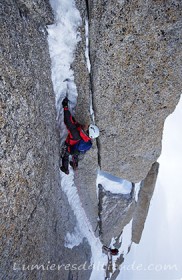 escalade glaciaire dans la goulotte perrous, Massif du Mont-Blanc, Haute-savoie, France