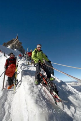 Descente de l'arete de l'aiguille du midi, Massif du Mont-Blanc, Haute-savoie, France