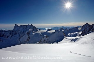 Descente a ski de la Vallee Blanche, Massif du Mont-Blanc, Haute-savoie, France