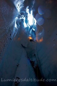 Dans le moulin de la mer de glace, Massif du Mont-Blanc, Haute-savoie, France