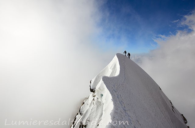 Sur l'arete Kuffner au Mont Maudit, Massif du Mont-Blanc, Haute-savoie, France