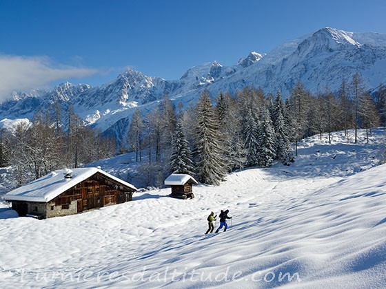 En raquette a Charousse, Massif du Mont-Blanc, Haute-savoie, France