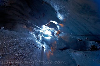 Exploration du moulin de la mer de glace, Massif du Mont-Blanc, Haute-savoie, France