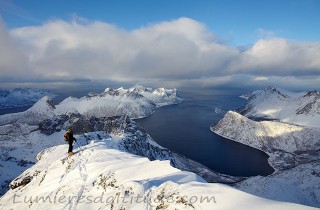 ski de randonnee dans les fjords norvegiens, Senja, Norvege