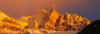 Lumieres du soir sur le Dru, Haute-Savoie, France