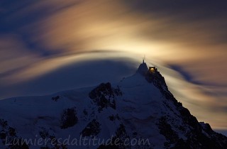 Montee de la lune sur l'aiguille du Midi, Chamonix