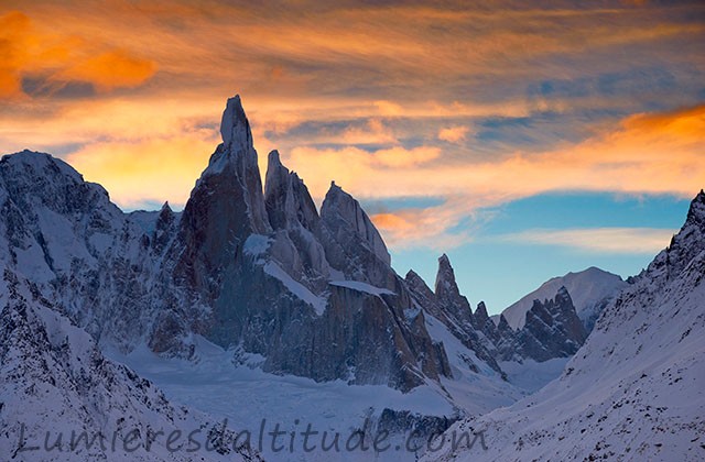 Le Cerro Torre et ses satellites au couchant