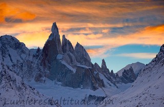 Le Cerro Torre et ses satellites au couchant