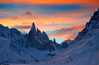 Le Cerro Torre et ses satellites au couchant