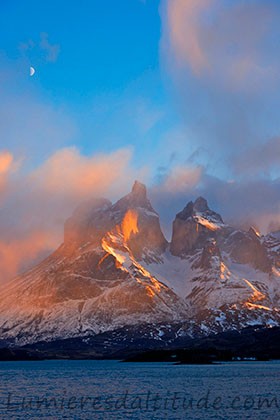 Les Cuernos au lever du soleil, Torres del Paines, Chili