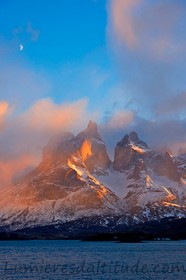 Les Cuernos au lever du soleil, Torres del Paines, Chili