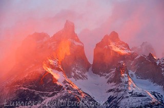 Les Cuernos au lever du soleil, Torres del Paines, Chili