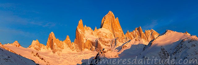 Le Fitz Roy et ses satelittes au lever du jour