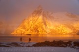 Lever du jour sur l'Olstinden, iles Lofoten, norvege