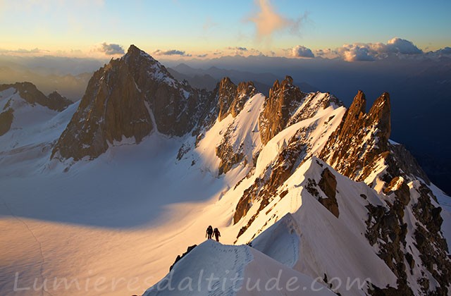 Sur l'arete Kuffner a l'aube au Mont Maudit, Chamonix, France