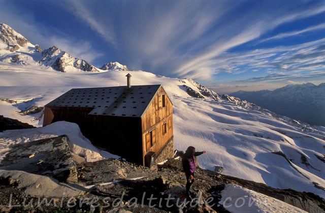 Lumieres du soir sur le refuge Albert 1er, Chamonix, France